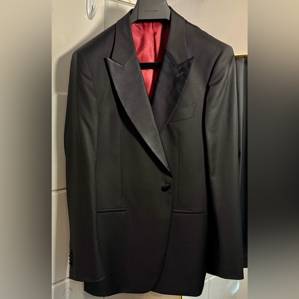 SUITSUPPLY Black Lazio Tuxedo Jacket 46R